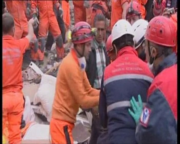 Van Depremi'nin mucizesi Azra bebek
