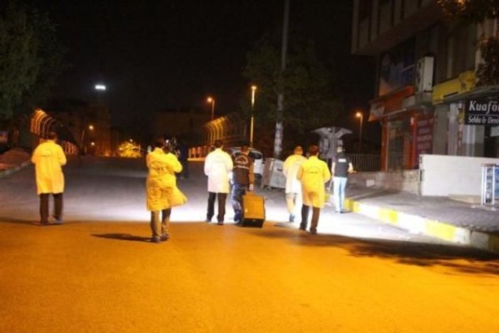Başbakan'ı bekleyen polislere ateş edildi