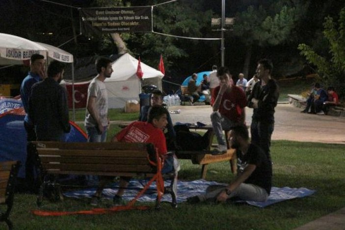 Kısıklı'da demokrasi nöbeti gece de devam etti