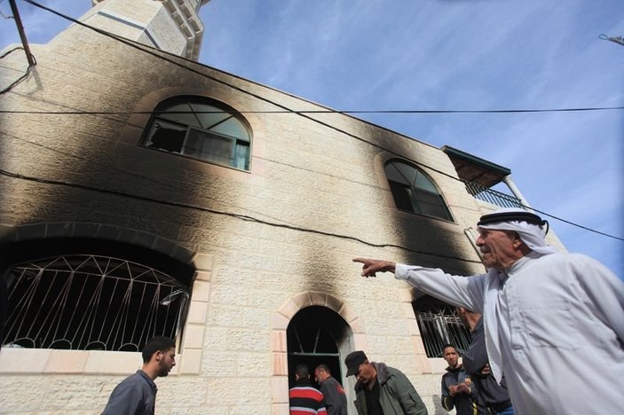 Yahudi yerleşimciler Batı Şeria'da cami yaktı