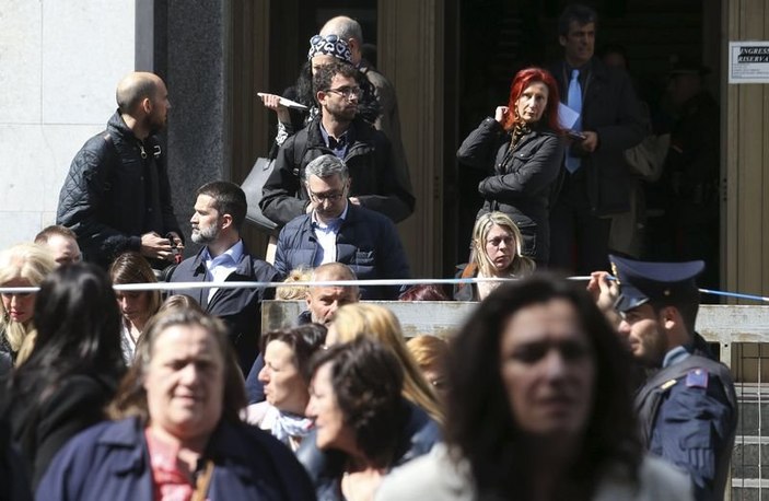Milano Adliyesi'nde bir sanık hakim ve tanığı öldürdü