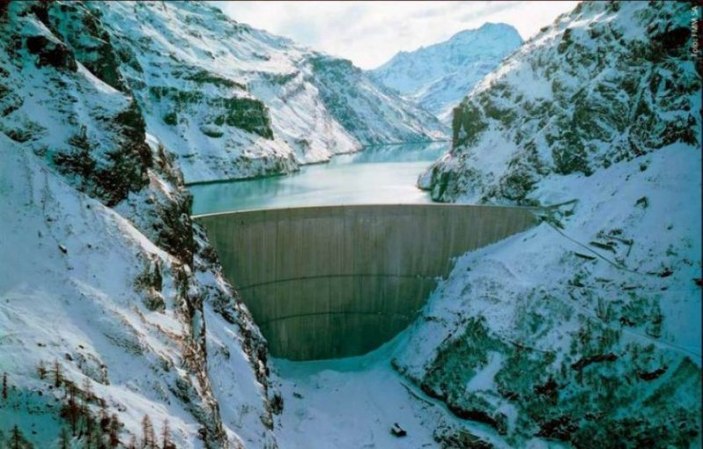 İsviçre'nin Mauvoisin Barajından muhteşem manzara 