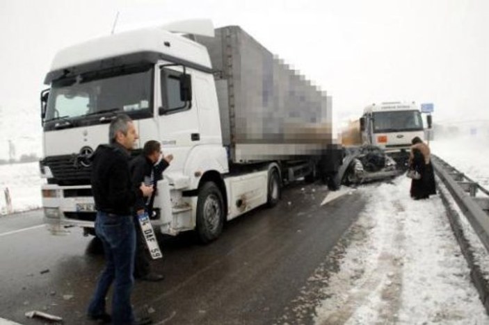 AK Parti Milletvekillerinin aracı kaza yaptı