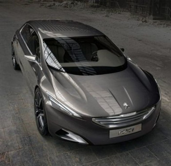 Peugeot’nun yeni konsept modeli HX1