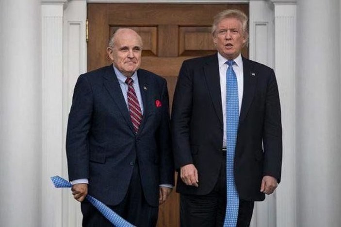 Donald Trump`ın kravatı büyük ilgi gördü