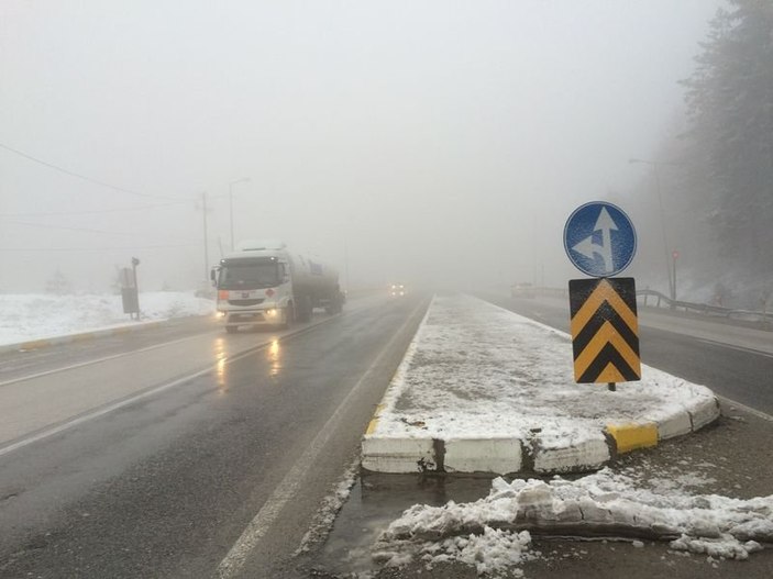 Bolu Dağı'nda kar ulaşıma kar engeli