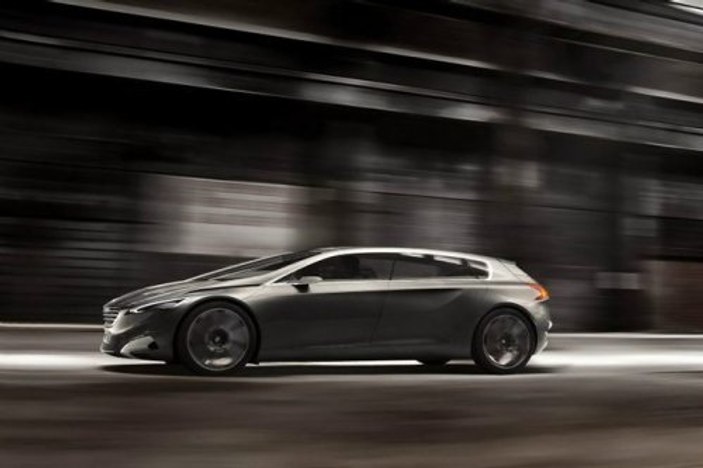 Peugeot’nun yeni konsept modeli HX1