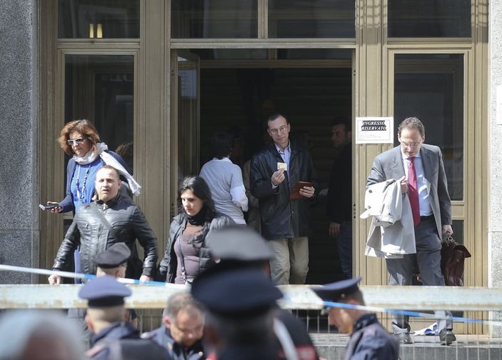 Milano Adliyesi'nde bir sanık hakim ve tanığı öldürdü
