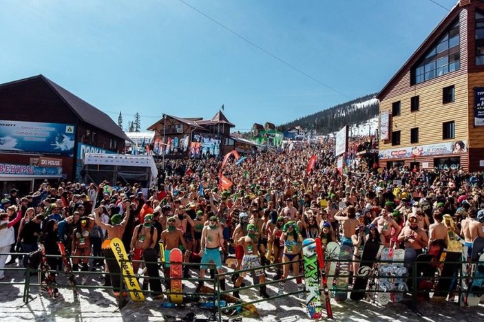 Sibirya soğuğunda kayak festivali: Grelka Festivali