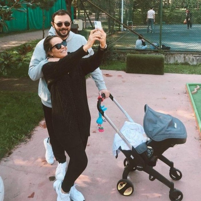 Yakın zamanda anne olan Bengü ve ailesi