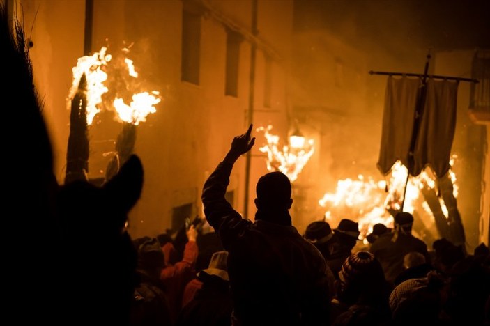 İspanya'da geleneksel 'Büyük Süpürgeler' festivali düzenlendi