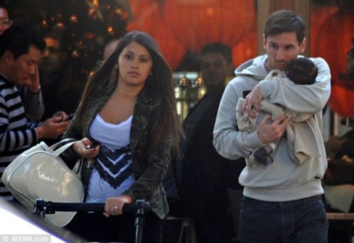 Messi Thiago'yu öpmeye doyamadı