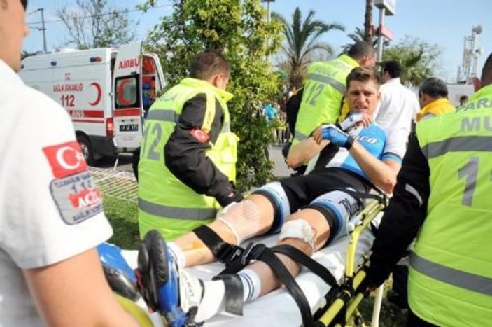 Antalya'da 50 bisikletçi devrildi