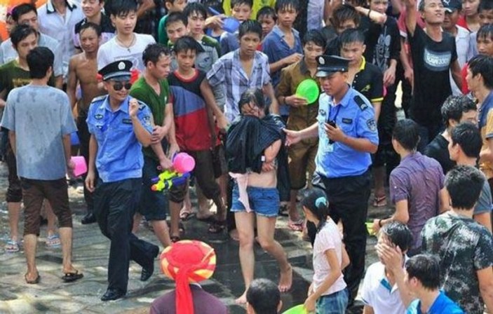 Çin'de yapılan festivalde taciz skandalı