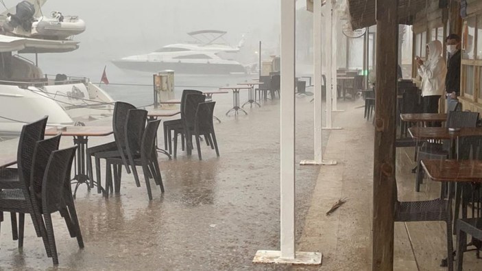 Muğla'da etkili olan yağmurun ardından vatandaşlar zor anlar yaşadı
