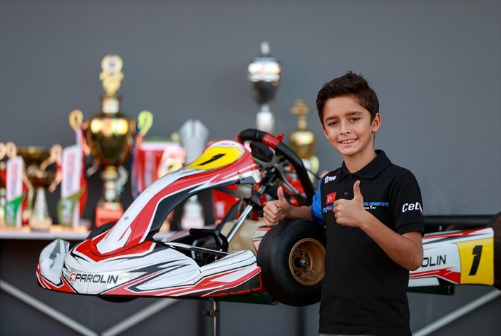 Iskender, 10 e 30 anni, detentore del trofeo, corre con il suo sogno in Formula 1