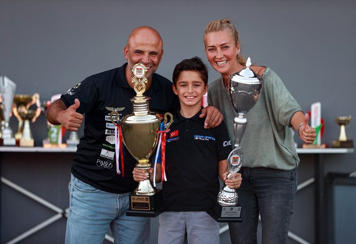 Iskender, 10 e 30 anni, detentore del trofeo, corre con il suo sogno in Formula 1