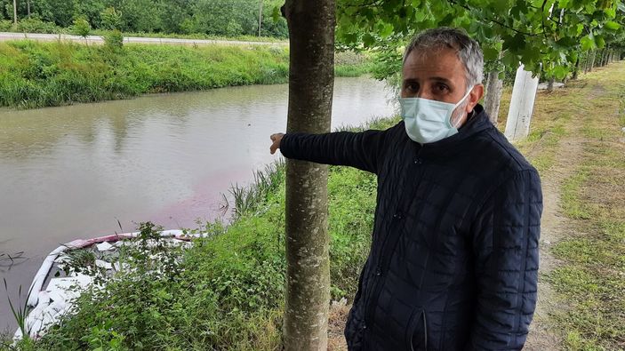 Kocaeli’de, Kilez Deresi’nin suyu siyah aktı
