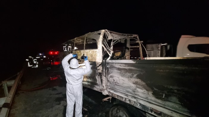Mersin'de otobüs demir profil yüklü TIR'a çarptı 3 ölü, 20 yaralı #1