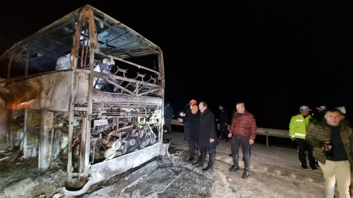 Mersin'de otobüs demir profil yüklü TIR'a çarptı 3 ölü, 20 yaralı #2