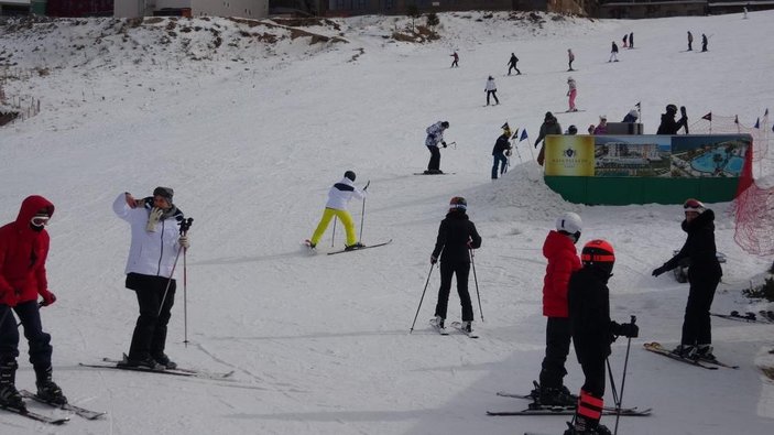 Kartalkaya'ya yapay kar takviyesi yapıldı