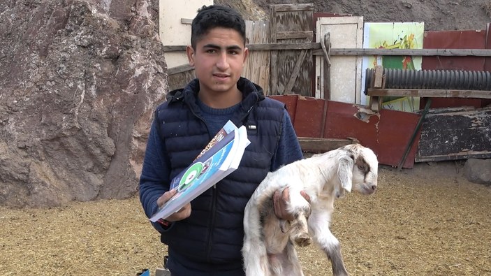 Kırıkkale'de 17 yaşındaki çoban 3 yıl sonra okula döndü