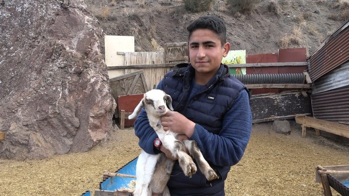 Kırıkkale'de 17 yaşındaki çoban 3 yıl sonra okula döndü
