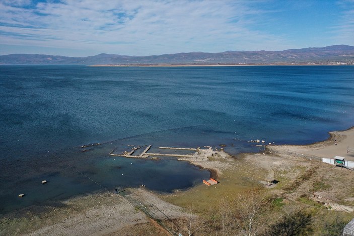 İznik Gölü'nde su 400 metre çekildi