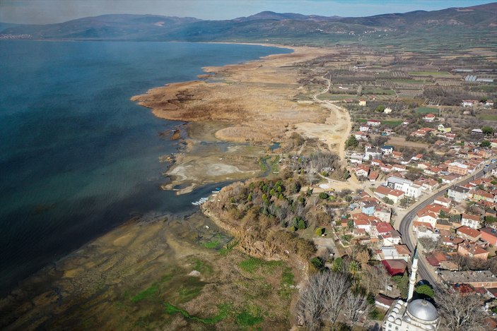 İznik Gölü'nde su 400 metre çekildi