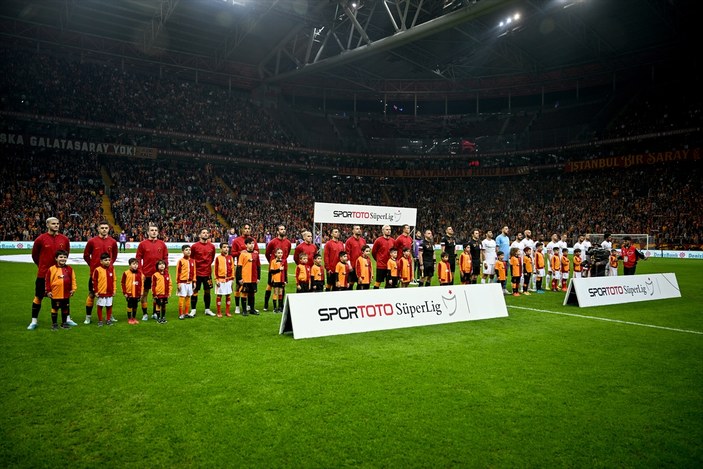 Galatasaray, Antalyaspor'u iki golle geçti