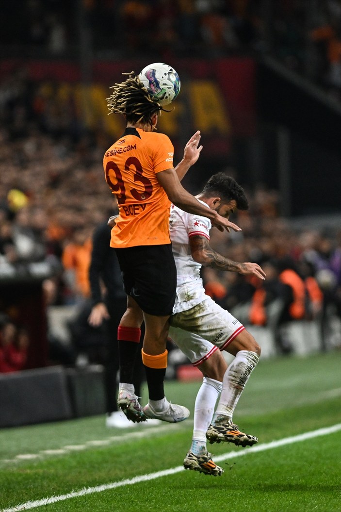 Galatasaray, Antalyaspor'u iki golle geçti