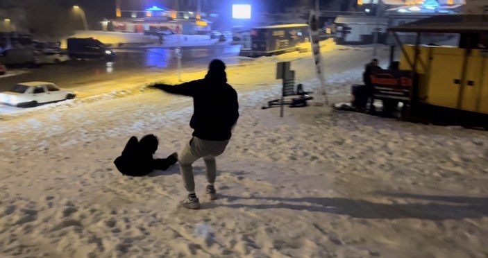 Kar kalınlığı 16 santimetreyi geçti, vatandaşlar Uludağ’a akın etti #4