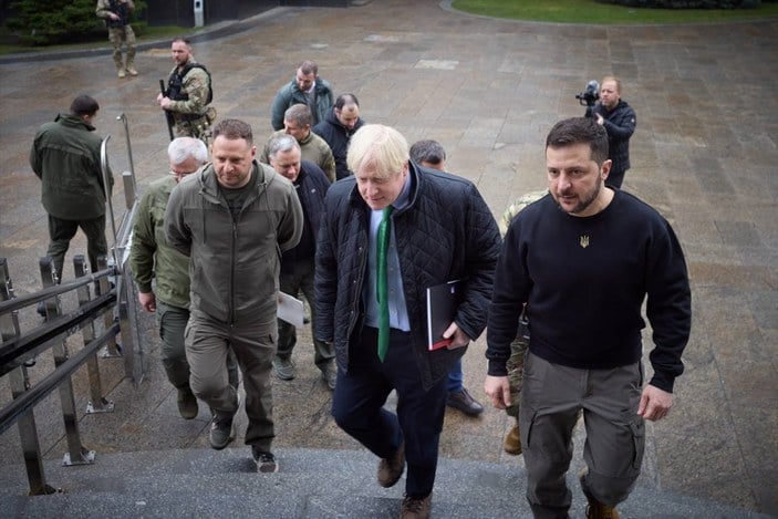 Boris Johnson, Kiev'de Vladimir Zelenskiy ile görüştü