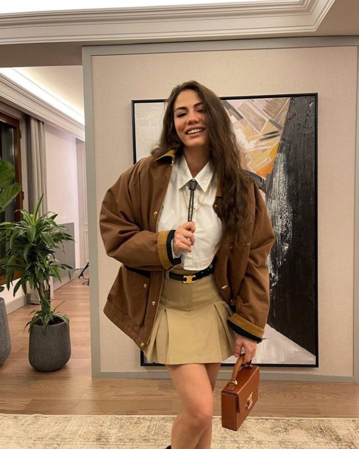 Demet Özdemir'in kolejli tarzı