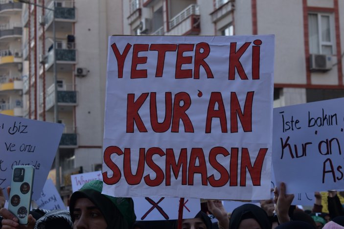 İsveç'te Kuran-ı Kerim yakılması Batman'da protesto edildi #2