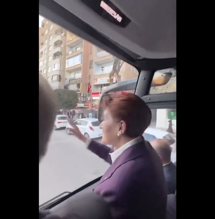 Meral Akşener Şanlıurfa'da boş yolları selamladı