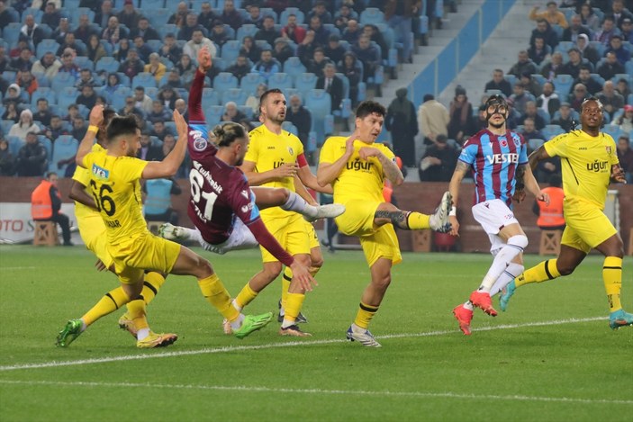 Trabzonspor, İstanbulspor'u farklı geçti