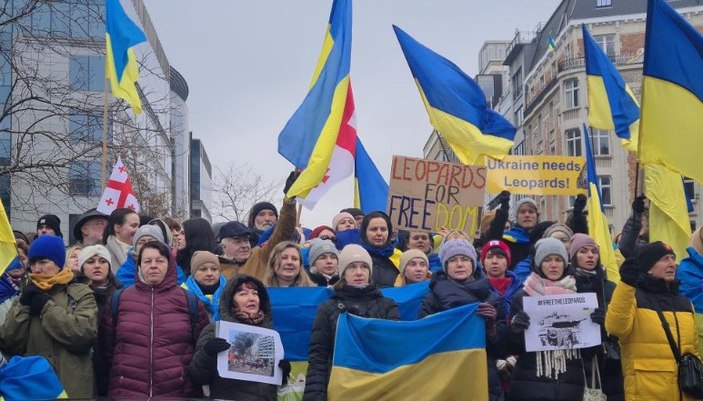 Belçika'da AB Konseyi binası önünde Ukraynalılardan 'tank' protestosu