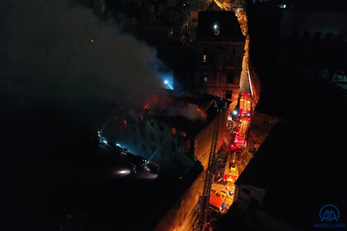 Karaköy'deki Ermeni kilisesinde yangın çıktı #4