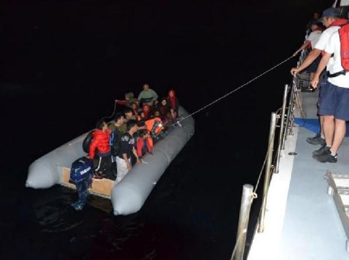 İzmir'de 88 kaçak mülteci yakalandı