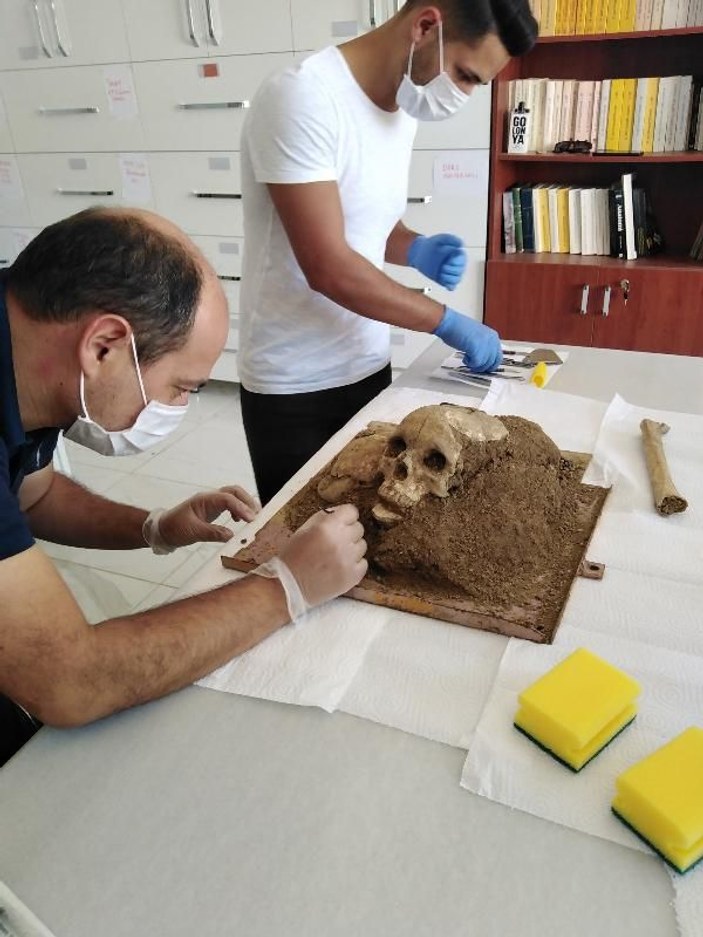Çorum'daki kazıda, 3 bin 500 yıllık kafatası bulundu -5