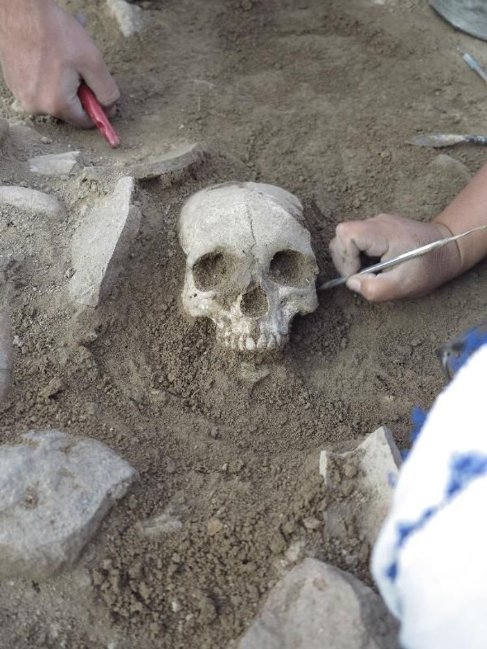 Çorum'daki kazıda, 3 bin 500 yıllık kafatası bulundu -1