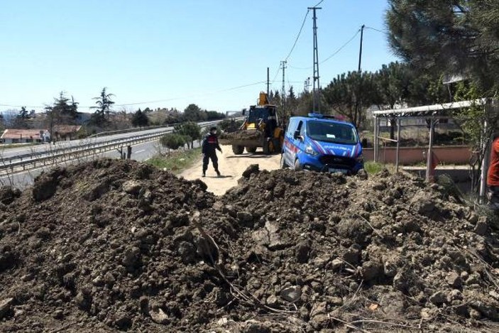 Tekirdağ'dan İstanbul'a giden ara yollar, toprak yığınlarıyla kapatılıyor -3