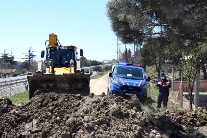 Tekirdağ'dan İstanbul'a giden ara yollar, toprak yığınlarıyla kapatılıyor -2
