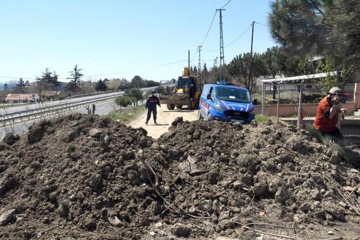 Tekirdağ'dan İstanbul'a giden ara yollar, toprak yığınlarıyla kapatılıyor -4