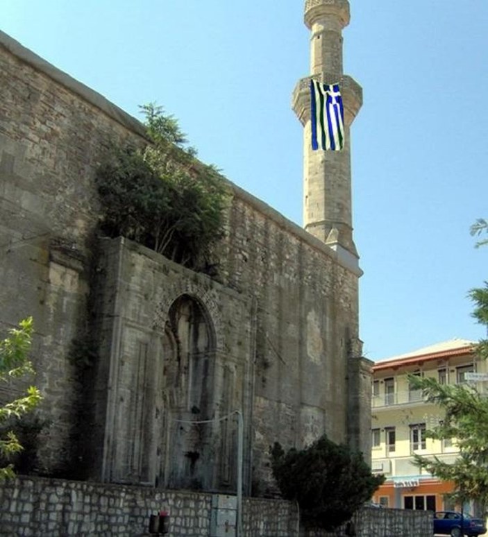 Dimetoka’da tarihi camide Yunan provokasyonu