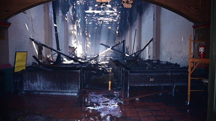 ABD’de 249 yıllık kilise yandı -1