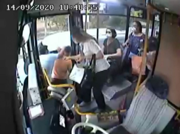 Yanlış park uyarısı yapan otobüs şoförüne darp kamerada -2
