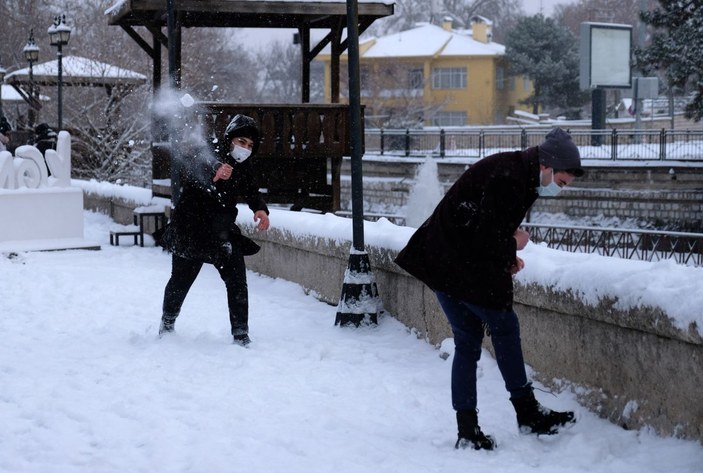 Konya'da kar yağışı çocukları sevindirdi -6
