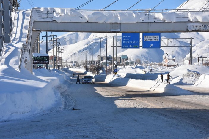 Bitlis merkezde kar kalınlığı, 2 metreye ulaştı -8